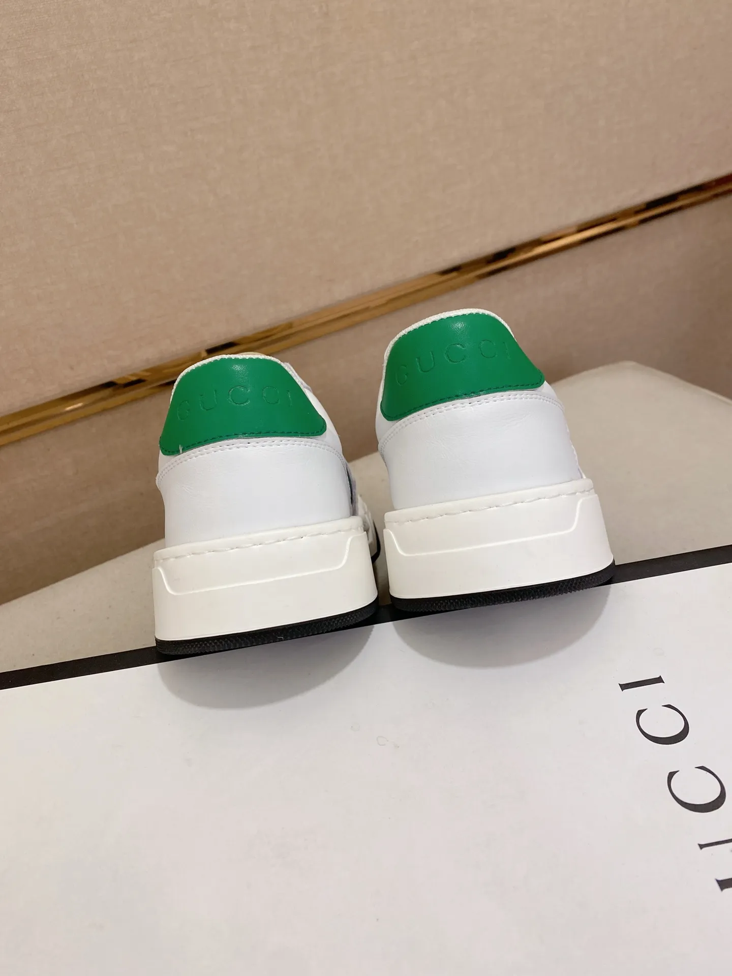 Men's Men's Shoes💰 420💰【Gucci】Gucci men's latest series of casual shoes! The official website is built 1:1. The upper is made of imported high-quality cowhide, and the lining is made of high-quality sheepskin, which is soft and comfortable. Picky selection of materials and exquisite workmanship give you the best enjoyment. Number of yards: 38-44 yards.